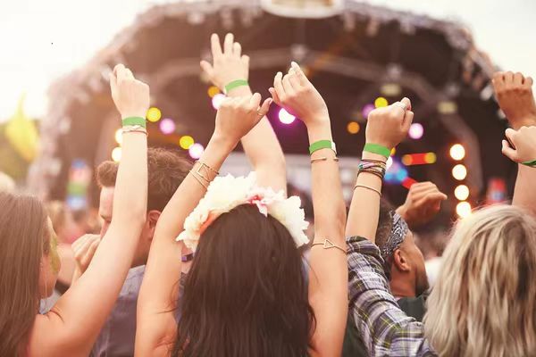 Why are young people increasingly interested in music festivals that provide RFID wristbands?